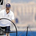 Don Felipe, a bordo del Aifos, el barco con el que compitió en la Copa del Rey de Vela