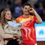 Ferrer, su mujer Marta y su hijo Leo en el adiós del tenista