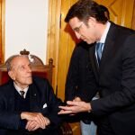 Alberto Núñez Feijóo junto a Manuel Fraga en una imagen de archivo. 