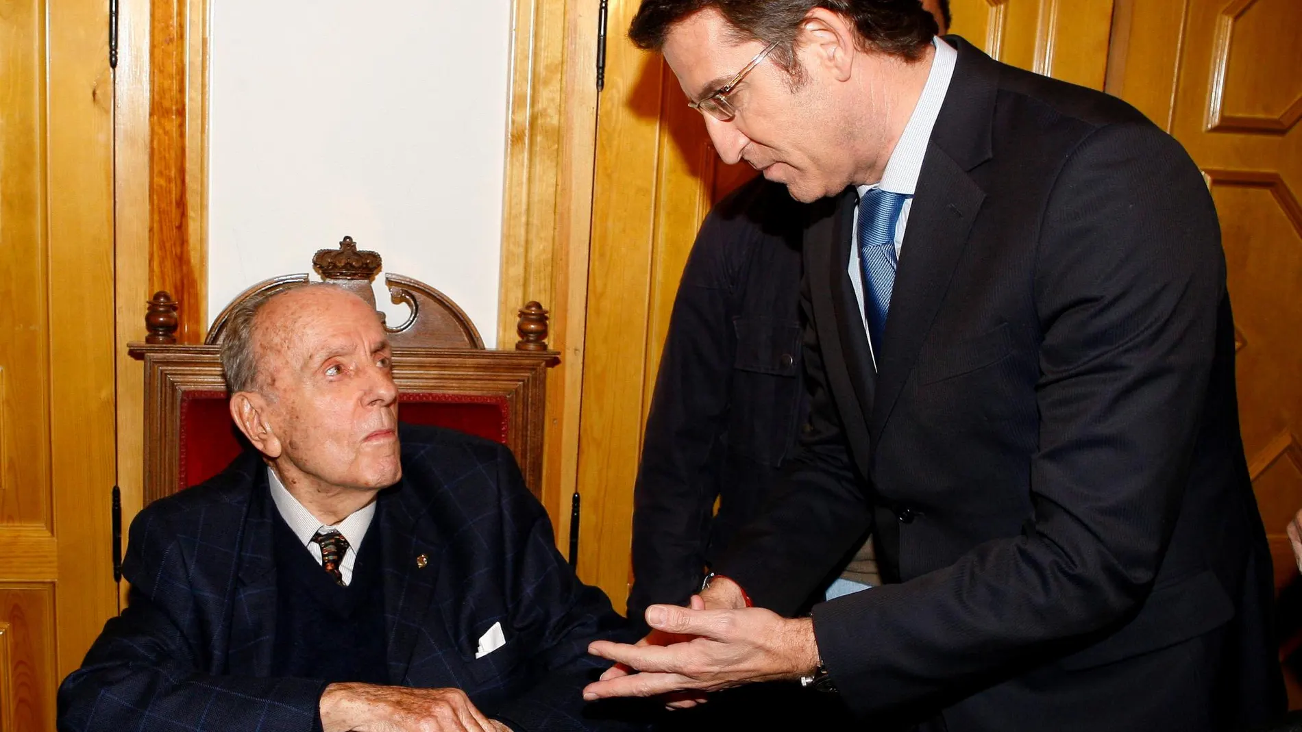 Alberto Núñez Feijóo junto a Manuel Fraga en una imagen de archivo.