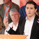 El presidente de Ciudadanos, Albert Rivera, durante su intervención en el acto que su partido celebra hoy en Madrid para presentar el programa electoral para las elecciones de Cataluña.
