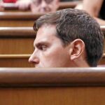 El líder de Ciudadanos, Albert Rivera, ayer en su escaño de la Cámara baja