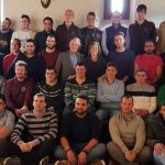 La consejera de Agricultura y Ganadería, Milagros Marcos, junto a un grupo de jóvenes cooperativistas