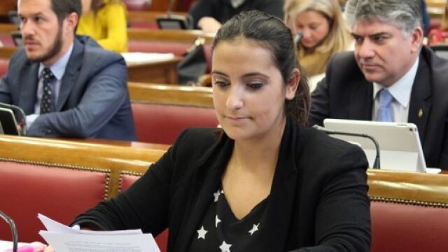 Una senadora cordobesa del PP da a luz en un coche al no llegar al hospital