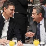 Revilla, que apoyará a Iceta, acudió con Sánchez a los premios de la revista "Cambio 16"