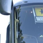 Aprovechaba el momento de saludar a las alumnas que accedían al vehículo para realizarles tocamientos de carácter íntimo o sexual