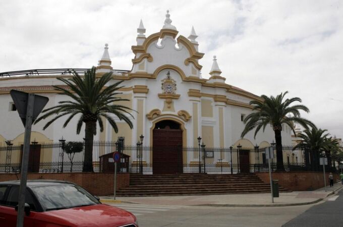 Fachada de la plaza de toros de Melilla