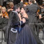 Pareja total. Yusif Eyvazov y Anna Netrebko, en la imagen, son pareja en el escenario y fuera de él. Detrás de ellos, en la dirección, Marco Armiliato