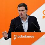 El presidente de Ciudadanos, Albert Rivera, durante la rueda de prensa posterior a la reunión del Comité Ejecutivo de la formación naranja, hoy en Madrid. EFE/Víctor Lerena