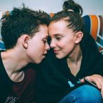 El cantante Jacob Sartorius y la actriz Millie Bobby Brown