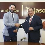 El consejero de Turismo, Francisco Javier Fernández, y el presidente de la Fundación Cajasol, Antonio Pulido