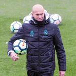 Zinedine Zidane, en la sesión de trabajo ayer en Valdebebas