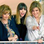 Alejandra Rubio junto a María Teresa Campos, a la izquierda, y Terelu Campos durante la Semana Santa de Málaga