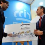 El consejero de Turismo, Cultura y Medio Ambiente, Javier Celdrán , ayer durante la presentación del estand regional