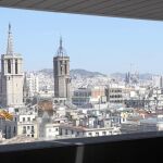 La Síndica de la capital catalana también destacó que hay un total de 1.026 personas, según los últimos datos, durmiendo en la calle y sin ningún acceso a una vivienda