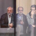 Miembros del gabinete y asesores de Carmena, junto al coordinador de la Alcaldía, Luis Cueto, siguieron atentamente la votación desde la tribuna de prensa del Palacio de Cibeles