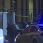 El agresor disparó con una escopeta de caza y gritó: "Juro en nombre de Dios, no juguéis con nosotros".