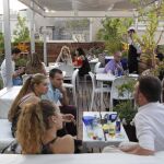 Ir de tapas y vinos, una costumbre muy española