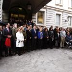 Ana Pastor junto al resto de los diputados y trabajadores del Congreso, durante el minuto de silencio