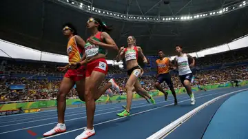 Izaskun Ayucar durante su participación en la competencia femenina de atletismo de 1500 m T12 Izaskun Ayucar durante su participación en la competencia femenina de atletismo de 1500 m T12