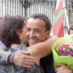 Mikel Irastorza Artola fue recibido ayer con flores en Bayona