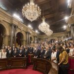 El Parlament de Cataluña ha protagonizado un pleno solemne en memoria de las 15 víctimas de los atentados de Barcelona y Cambrils