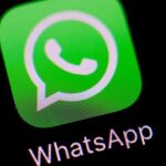 Logotipo de WhatsApp en un teléfono inteligente