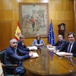 La ministra de Empleo, Fátima Báñez, en una reunión con los agentes sociales.