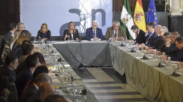De la Calle, junto a la presidenta de la Junta en una reunión de la CTA