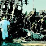 Los equipos de rescate junto a los restos del fuselaje del avión siniestrado en Moscú / Efe