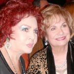 Sara Montiel, junto a María Jesús Manrique, en el estreno del musical