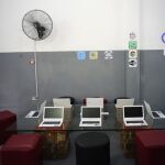 Ordenadores en un centro de Google en La Habana