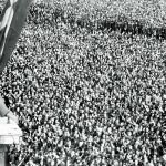 Benito Mussolini se dirige a sus partidarios
