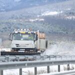 Una máquina quitanieves trabaja en la provincia de Salamanca