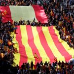 Miles de personas en una manifestación que Societat Civil Catalana (SCC)