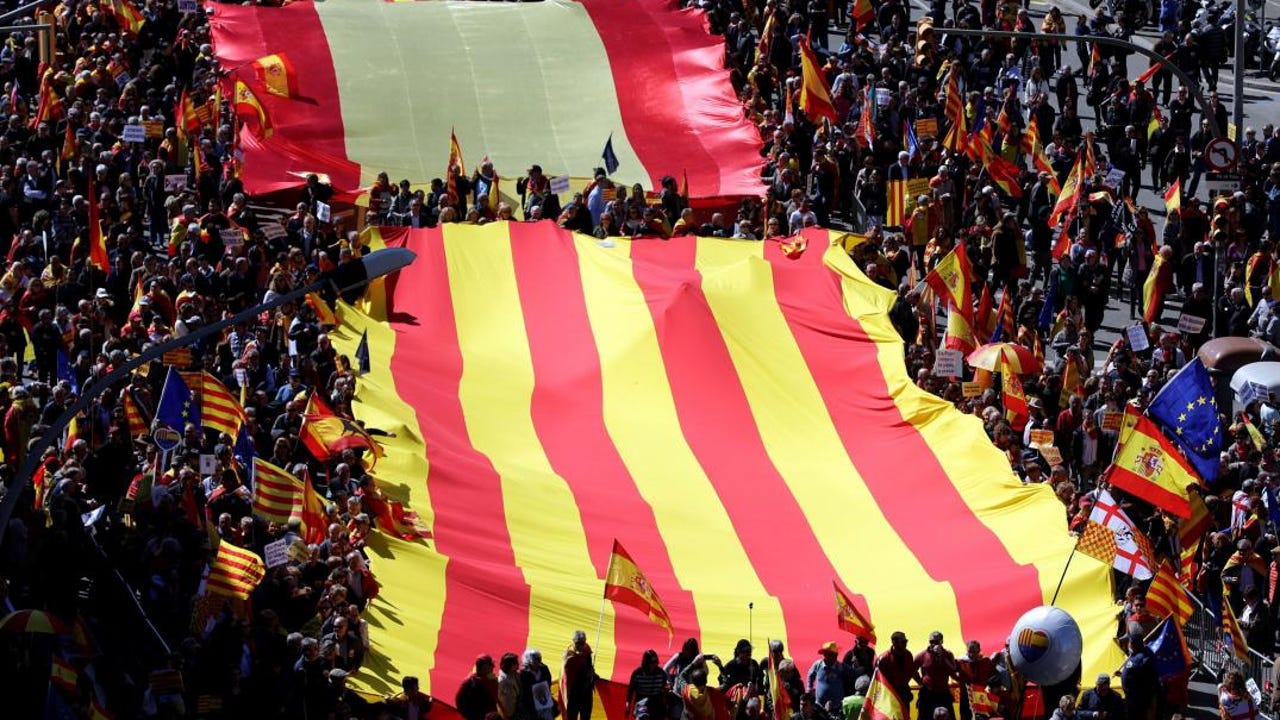 Los catalanes ya no apoyan la independencia y se sienten "tan catalanes como españoles", según el CEO