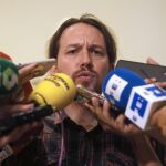El secretario general de Podemos, Pablo Iglesias, hace declaraciones hoy en el Congreso.