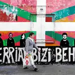 Las pintadas y pancartas han aumentado para convertirse de nuevo en parte del paisaje habitual del País Vasco