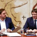 Junqueras y Puigdemont, ayer, durante la reunión semanal del gobierno catalán en el Palau de la Generalitat