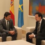 Rajoy recibe a Javier Fernández en el año 2012.