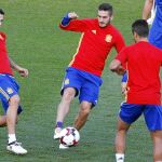 Koke, ayer en la Ciudad del Fútbol de Las Rozas, en un rondo junto a Vitolo y Thiago