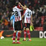 Los jugadores del Athletic se lamentan por no haber logrado la remontada ante el Olympique
