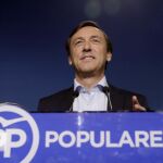 El portavoz del PP en el Congreso, Rafael Hernando, durante la rueda de prensa ofrecida hoy en la sede del partido, en Madrid