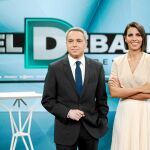 Vicente Vallés y Ana Pastor en el plató donde se celebró «El debate decisivo». Foto: Luis Díaz