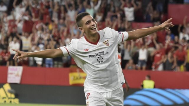 Ben Yedder celebra celebra su gol, segundo del equipo ante el Estambul Basaksehir