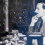 Antonio Maura, a la izquierda, parlamenta con Alfonso XIII