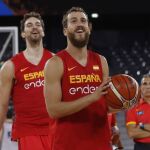 Gasol y Sergio Rodríguez, entrenando con la selección española ante la atenta mirada de Sergio Scariolo