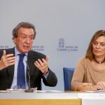 El vicepresidente José Antonio de Santiago-Juárez presenta el Anteproyecto de Ley, junto a Milagros Marcos