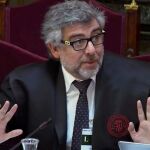 El abogado de Jordi Sánchez, Jordi Turull y Josep Rull, Jordi Pina, en el Tribunal Supremo / Efe