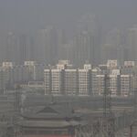 China cubierta por la contaminación, este martes 2 de enero